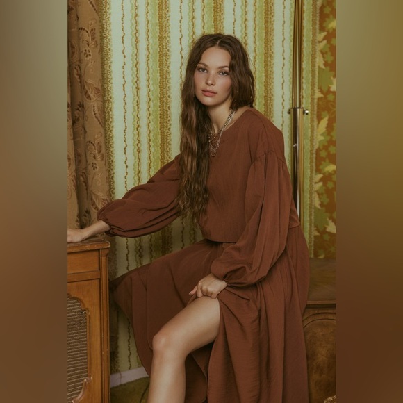 685. Solid Balloon Sleeve Top and Skirt Set in Brown - Picture 3 of 7